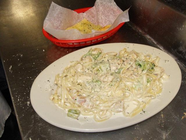 Alfredo’s: Your Favorite Pizza Restaurant in Bristol, VA and TN photo 1 of 3